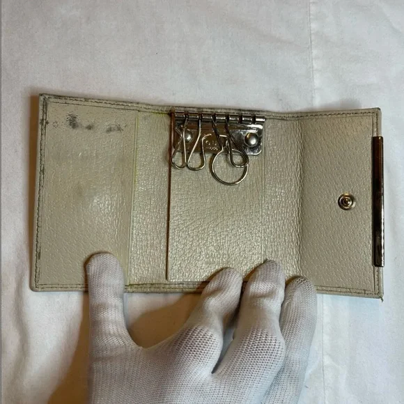 GUCCI MONOGRAM KEY HOLDER - Picture 5 of 7